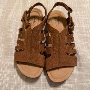 Clarks Collection April Belle Tan Brown Embossed Floral Strappy Sandals Womens 7